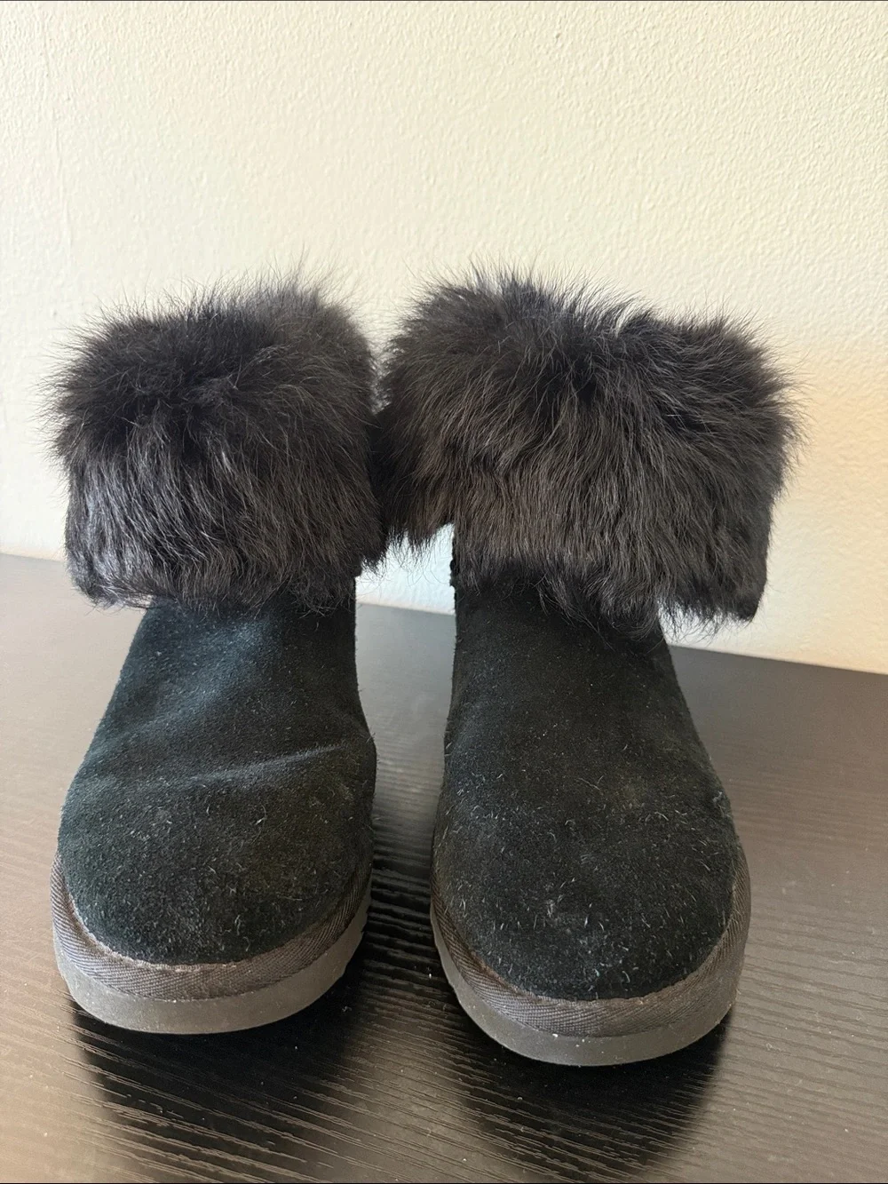 Authentic UGG Black Mini Sheepskin Boots – Women’s Size 8